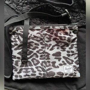 HERSCHEL SUPPLY CO excellent condition CROSSBODY clutch SNOW LEOPARD